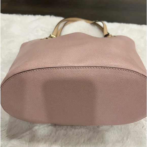 Michael Kors Med Carryall Tote
Ballet Pink - Picture 1 of 9